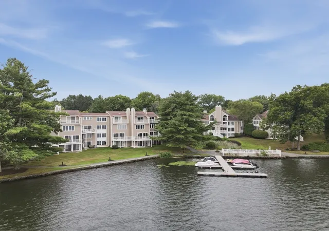 2nd image of 78 Pointe Rok Dr, Worcester, MA 01604