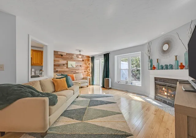 Homes for sale in Oxford, MA | 8 Woodcrest Dr #8, Oxford, MA 01537 | MLS# 73547441