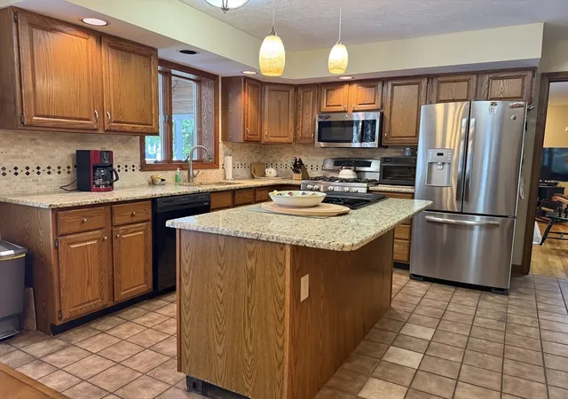5th image of 8 Tattan Farm Rd, Worcester, MA 01605 | MLS# 73560256
