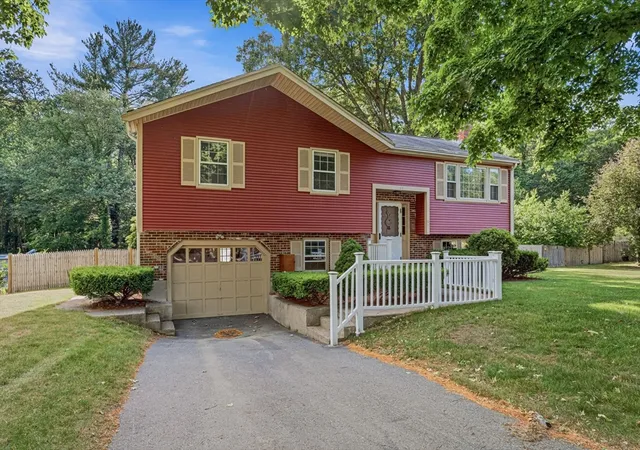 2nd image of 44 Tomlinson Rd, Attleboro, MA 02703 | MLS# 73540126