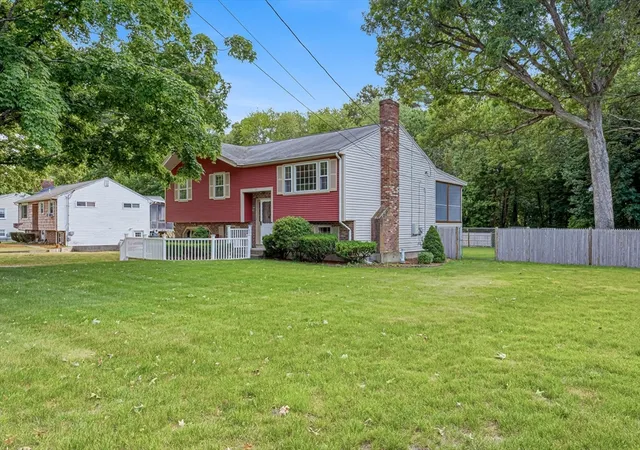 3rd image of 44 Tomlinson Rd, Attleboro, MA 02703 | MLS# 73540126