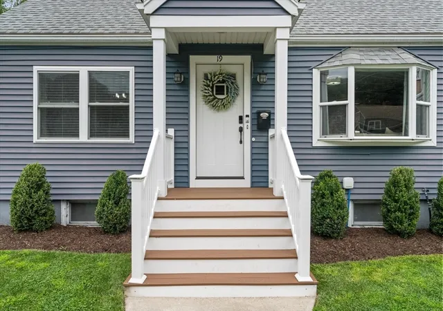 2nd image of 19 W Sigourney St, Lynn, MA 01905 | MLS# 73565976