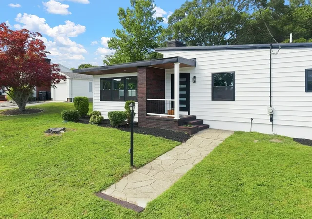 2nd image of 21 Hilltop Rd, Dartmouth, MA 02747 | MLS# 73567588