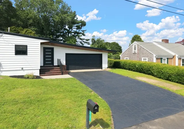 3rd image of 21 Hilltop Rd, Dartmouth, MA 02747 | MLS# 73567588