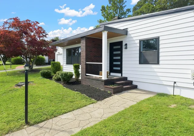4th image of 21 Hilltop Rd, Dartmouth, MA 02747 | MLS# 73567588