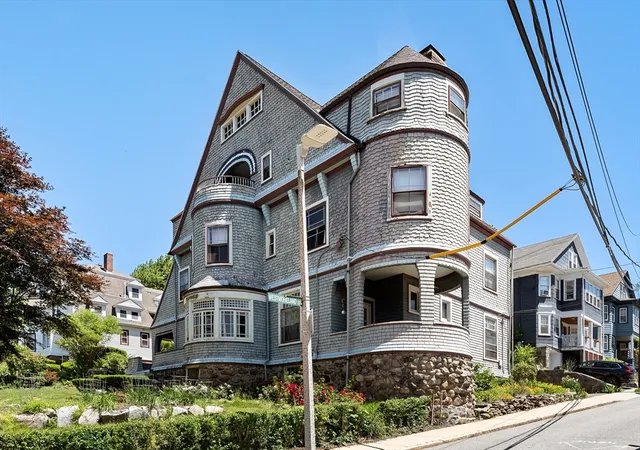 3rd image of 15 Fairfax St, Dorchester Center, MA 02124 | MLS# 73539320