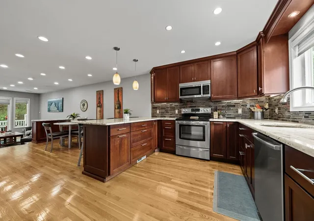 3rd image of 703 Sherwood Forest Ln #703, Saugus, MA 01906 | MLS# 73555854