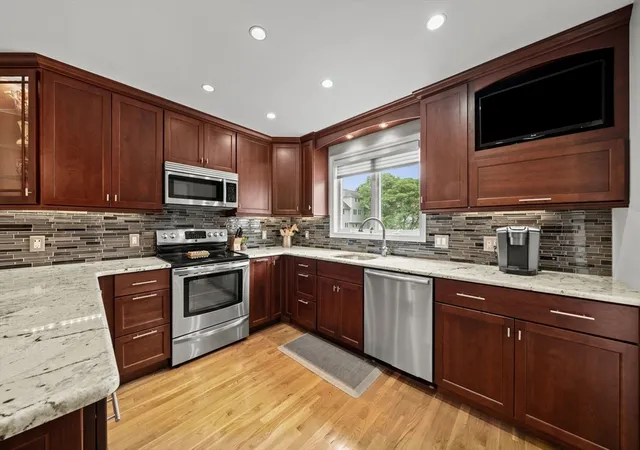 5th image of 703 Sherwood Forest Ln #703, Saugus, MA 01906 | MLS# 73555854