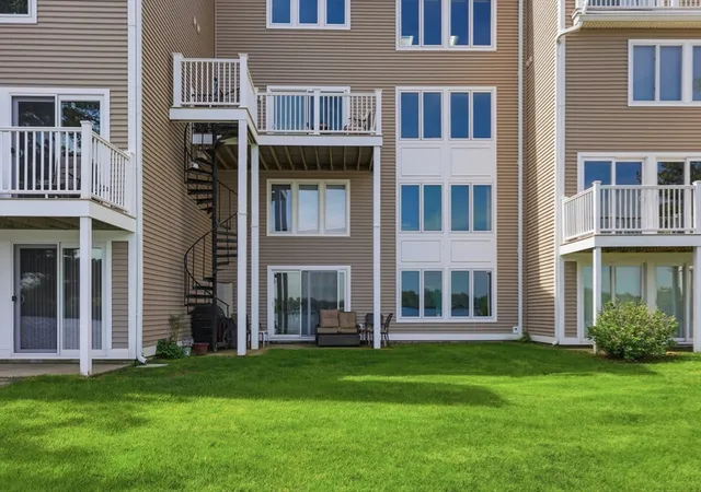 Homes for sale in Worcester, MA | 60 Pointe Rok Drive, Worcester, MA 01604 | Houzeo