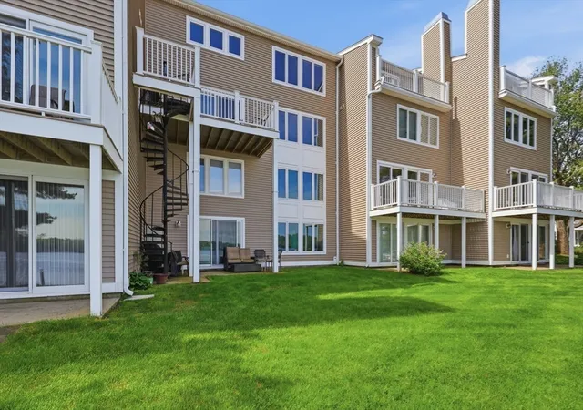 Homes for sale in Worcester, MA | 60 Pointe Rok Drive, Worcester, MA 01604 | Houzeo