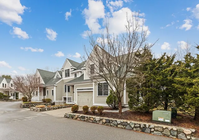 1st image of 38 Courtyard Pl #38, Lexington, MA 02420 | MLS# 73495763