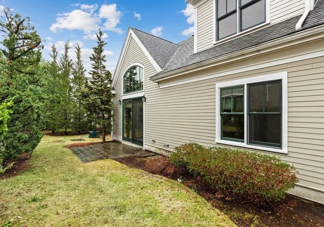 2nd image of 38 Courtyard Pl, Lexington, MA 02420