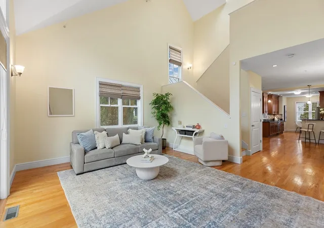 4th image of 38 Courtyard Pl #38, Lexington, MA 02420 | MLS# 73495763