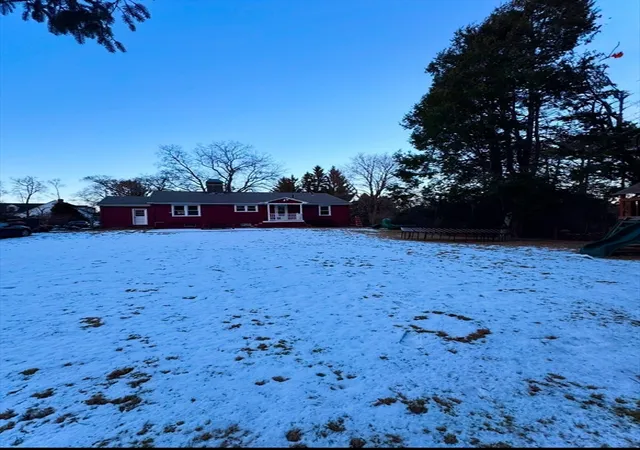 4th image of 1 Purinton St, Shrewsbury, MA 01545 | MLS# 73337062