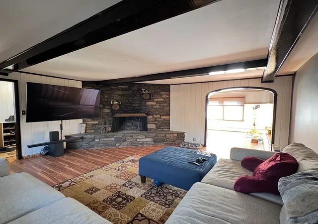 5th image of 1 Purinton St, Shrewsbury, MA 01545 | MLS# 73337062