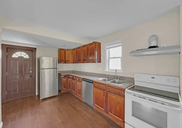 Photo 2 of Single family home for sale at 139 Endicott St, Worcester, MA 01610 | MLS# 73561938 | Listing updated on 2026-09-18