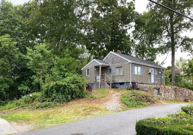 Photo 3 of Single family home for sale at 42 Lake View Rd, East Weymouth, MA 02189 | MLS# 73559839 | Listing updated on 2026-09-13