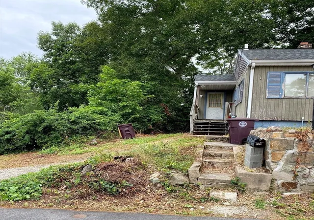 Photo 4 of Single family home for sale at 42 Lake View Rd, East Weymouth, MA 02189 | MLS# 73559839 | Listing updated on 2026-09-13