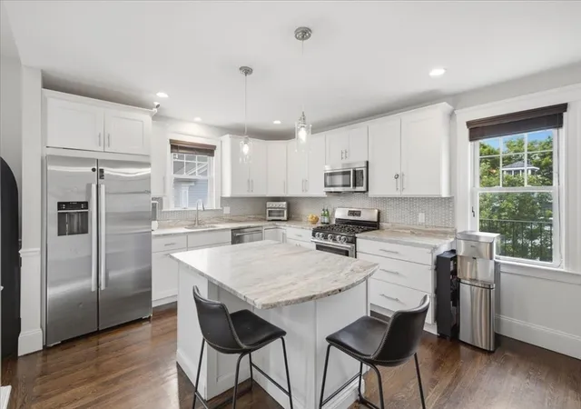 4th image of 9 Park St, Arlington, MA 02122