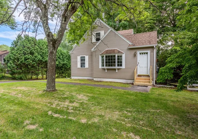 2nd image of 289 Morgan St, South Hadley, MA 01075 | MLS# 73561621