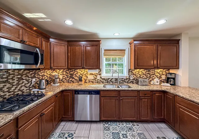 Photo 3 of Single family home for sale at 52 Phelps St, Marlborough, MA 01752 | MLS# 73568214 | Listing updated on 2026-09-13