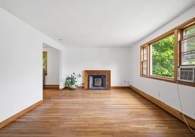 Photo 4 of Single family home for sale at 84 Oak St, Winchester, MA 01890 | MLS# 73542597 | Listing updated on 2026-09-18