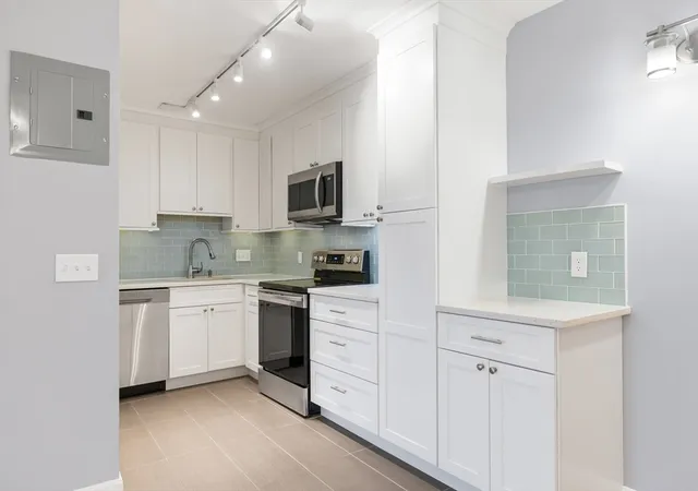 3rd image of 164 Galen St #74, Watertown, MA 02472 | MLS# 73551422