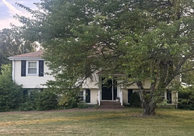 Homes for sale in North Attleboro, MA | 560 Allen Ave, North Attleboro, MA 02760 | MLS# 73546447
