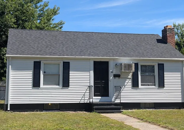 Single Family Residence at 61 Russell St, Springfield, MA 01104 | MLS# 73420568 | | Sold on 2025-10-15