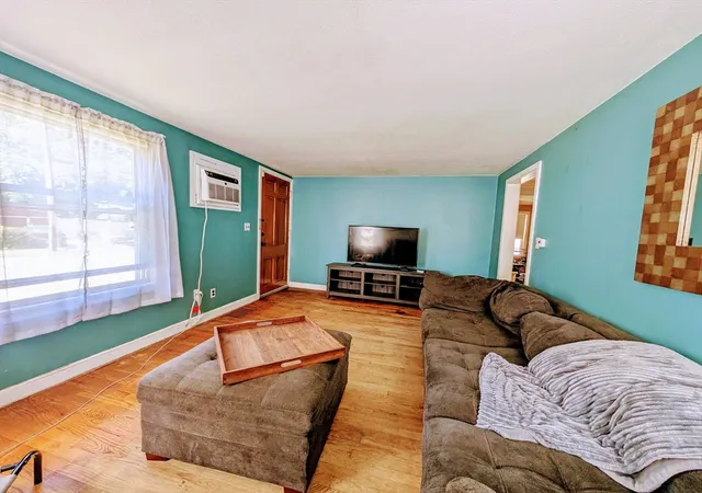 Photo 4 of Single Family Residence at 61 Russell St, Springfield, MA 01104 | MLS# 73420568 | | Sold on 2025-10-15