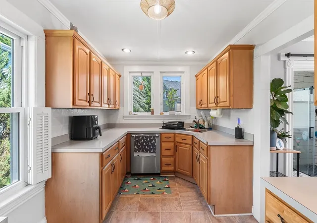 4th image of 1 Lake Ave, Amesbury, MA 01913 | MLS# 73559299