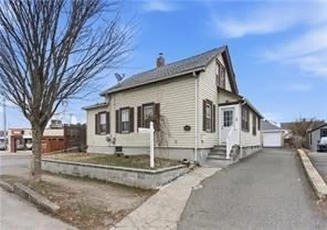 1st image of 415 Kenyon Ave, Pawtucket, RI 02861 | MLS# 73551446