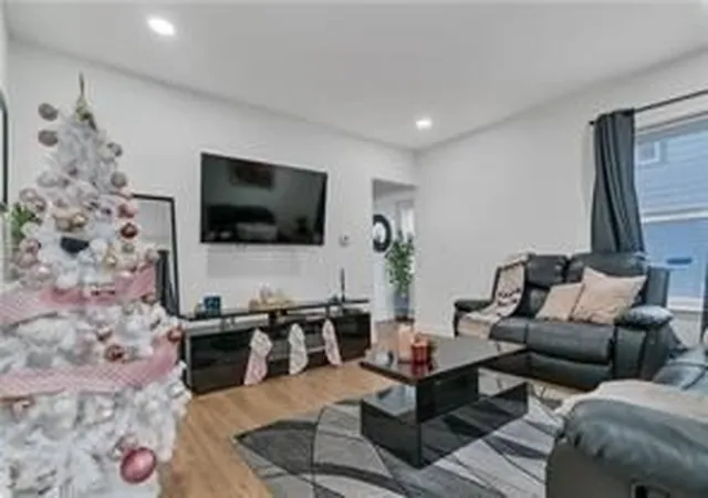 4th image of 415 Kenyon Ave, Pawtucket, RI 02861 | MLS# 73551446