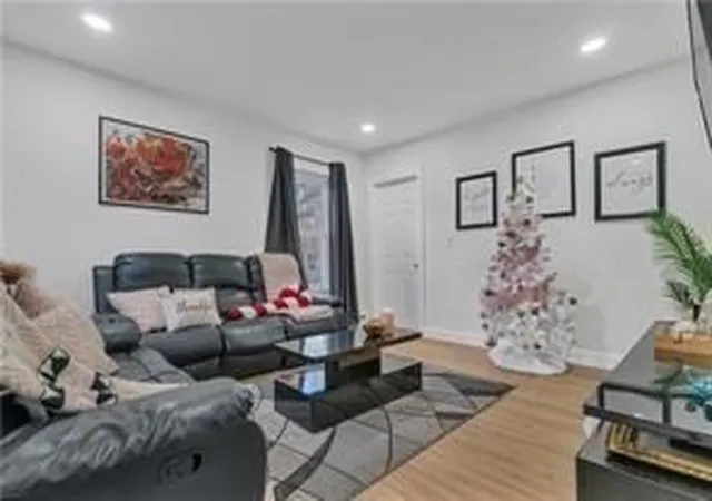 5th image of 415 Kenyon Ave, Pawtucket, RI 02861 | MLS# 73551446