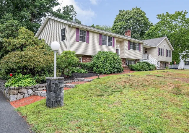 Photo 2 of Sale Pending at 7 Draper Dr, Wilmington, MA 01887 | MLS# 73559454 | Listing updated on 2026-09-16