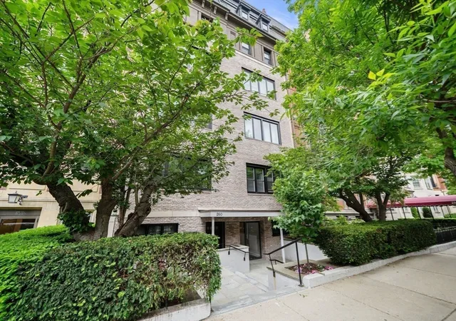 Homes for sale in Boston, MA | 260 Beacon, Boston, MA 02116 | Houzeo