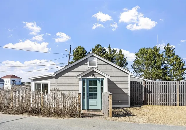 Photo 1 of Sale Pending at 270 Northern Blvd, Newburyport, MA 01950 | MLS# 73499418 | Listing updated on 2026-09-10
