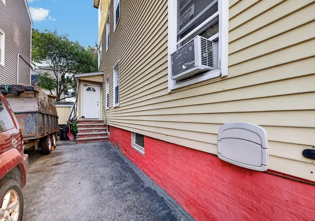 3rd image of 5 Diamond St, Worcester, MA 01610 | MLS# 73557492