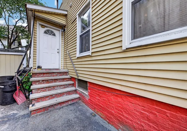 4th image of 5 Diamond St, Worcester, MA 01610 | MLS# 73557492