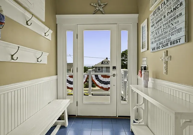2nd image of 50 Floyd St, Winthrop, MA 02152 | MLS# 73550478