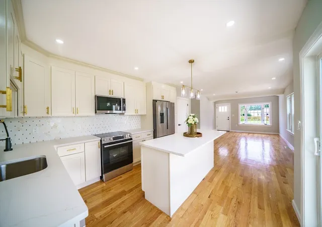 3rd image of 124 Magoun Ave, Brockton, MA 02301 | MLS# 73558676
