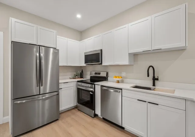 Listing Photo 2 - Condo for sale in building located at 7 Cross St, Wilmington, MA 01887 - Unit #202
