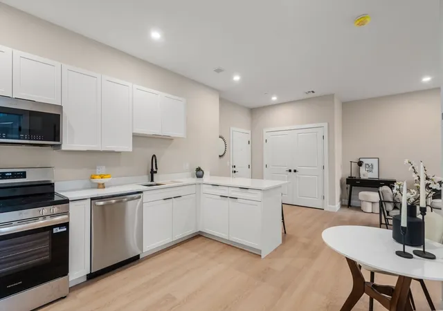 Listing Photo 5 - Condo for sale in building located at 7 Cross St, Wilmington, MA 01887 - Unit #202