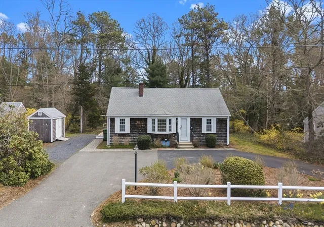 36th image of 84 Hinckley Cir, Osterville, MA 02655 | MLS# 73548407