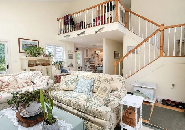 3rd image of 8 Pip'N Circle, Edgartown, MA 02539 | MLS# 73559452