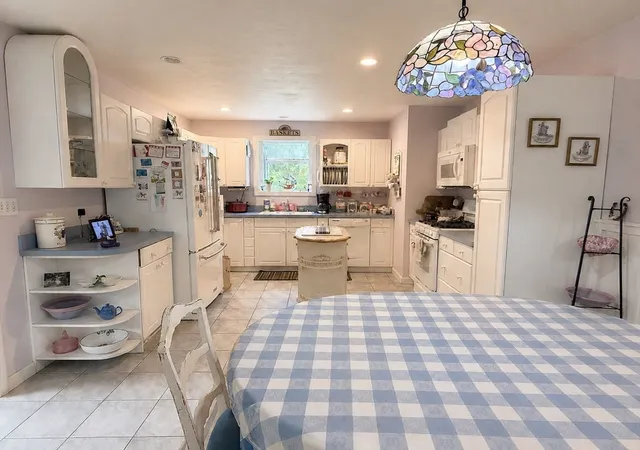 4th image of 8 Pip'N Circle, Edgartown, MA 02539 | MLS# 73559452