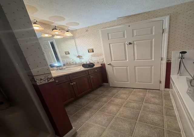 2nd image of 127 Caspian Wy, Fitchburg, MA 01420