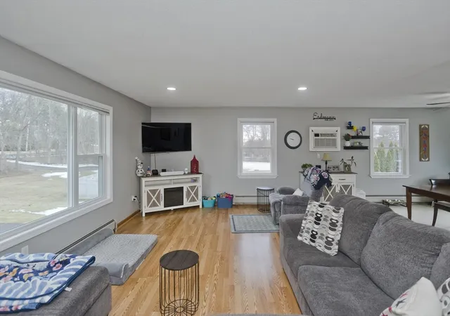 Homes for sale in Belchertown, MA | 206 Franklin Street, Belchertown, MA 01007 | MLS# 73488823