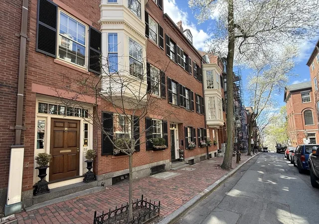 1st image of 52 Pinckney St, Boston, MA 02114 | MLS# 73511019