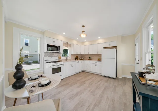 Homes for sale in Amesbury, MA | 5 Cushing Street, Amesbury, MA 01913 | MLS# 73533465